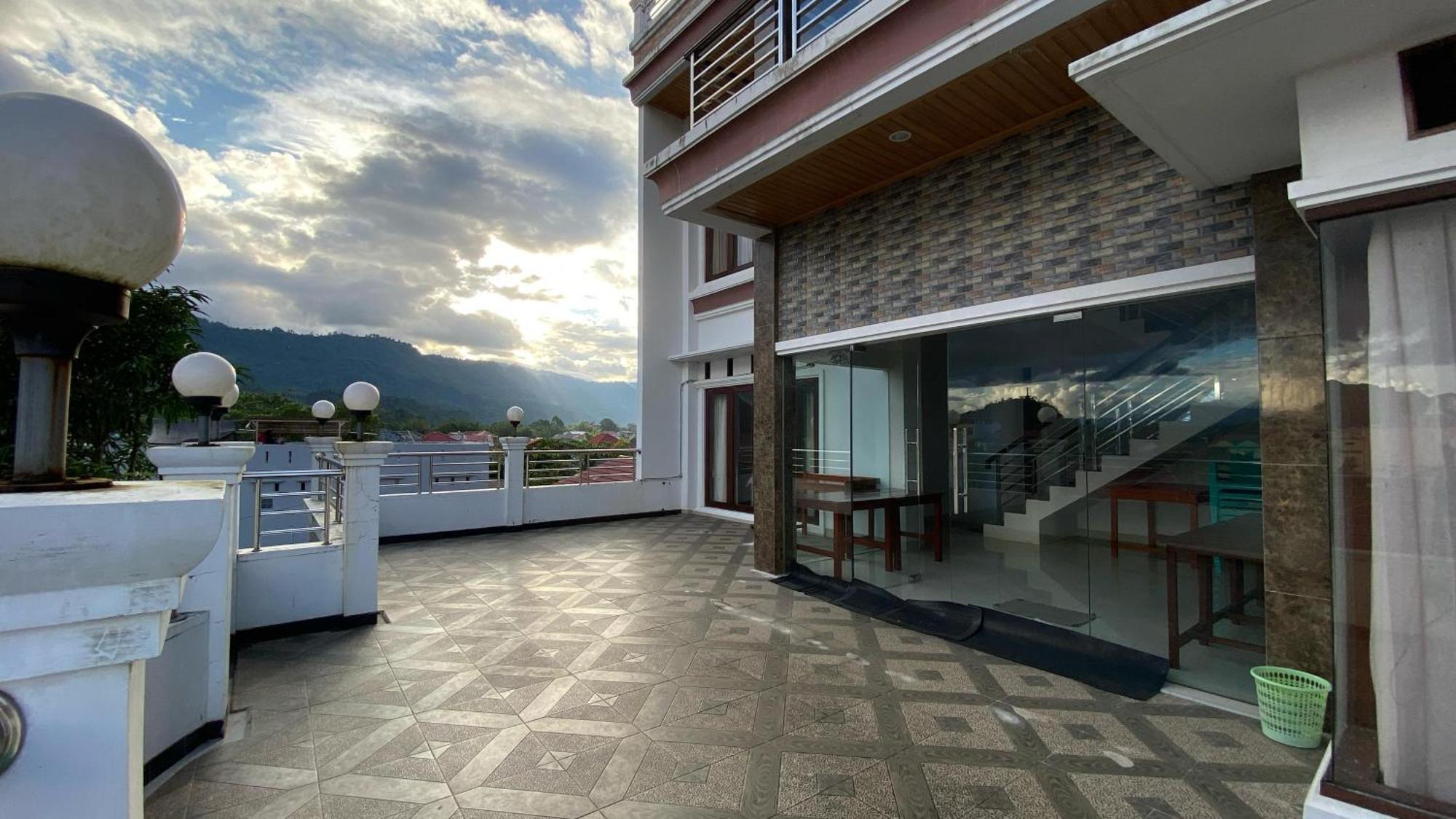 Toraja Lodge Guest House Rantepao Exteriör bild